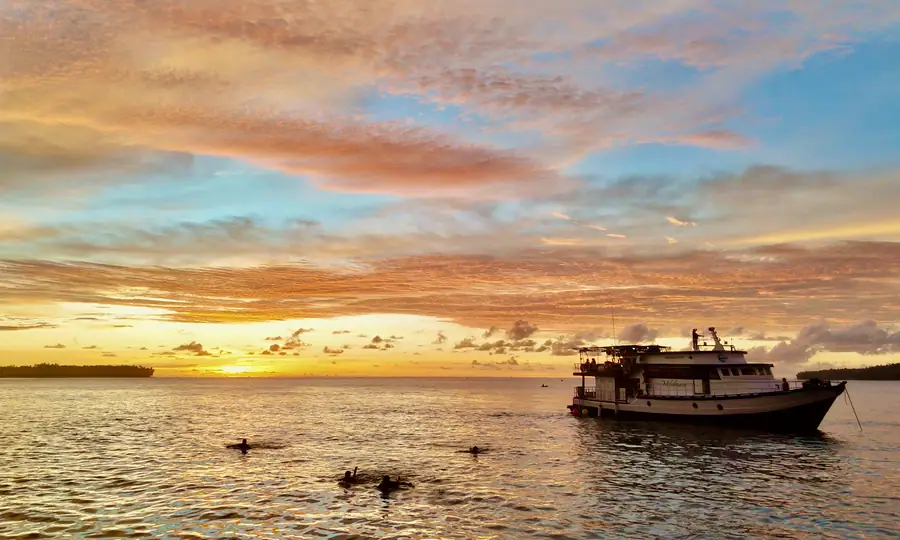 Por do sol fundeado