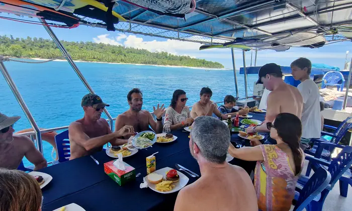Almoço no convés